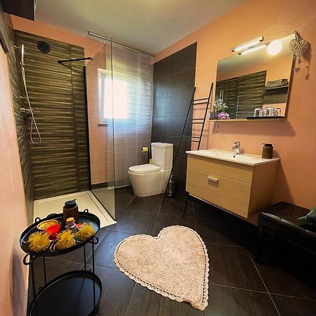 Apartma Sobe Pulec Dobrovo Exterior photo