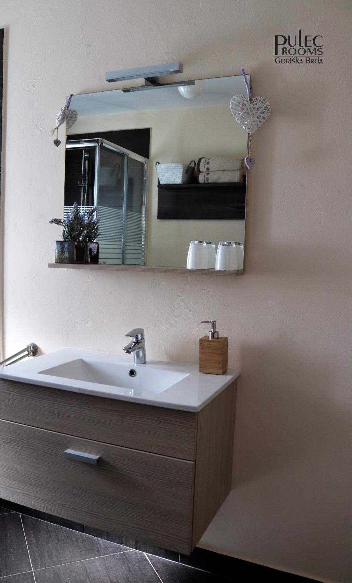Apartma Sobe Pulec Dobrovo Exterior photo