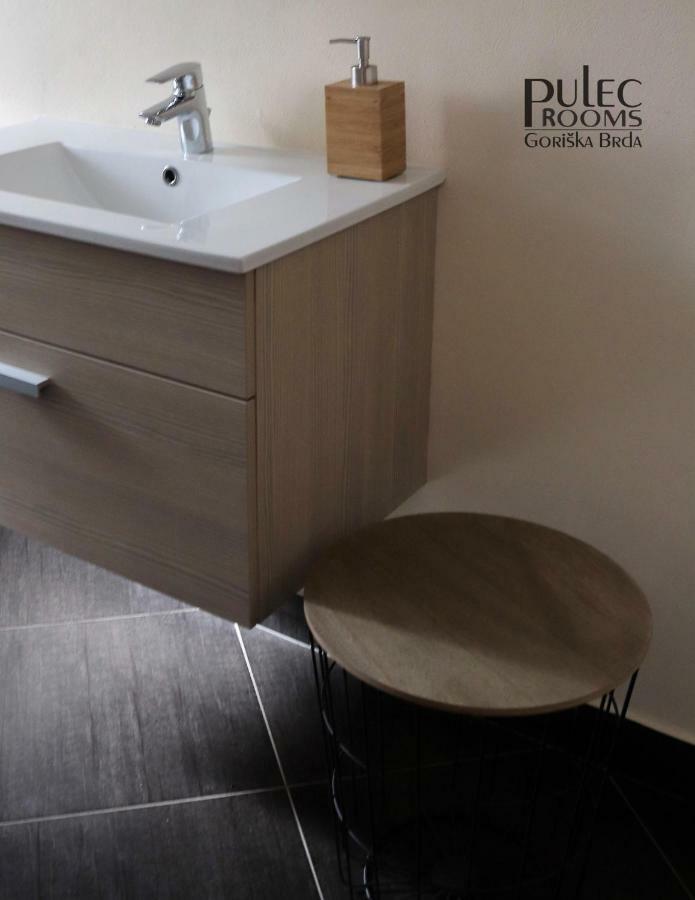 Apartma Sobe Pulec Dobrovo Exterior photo